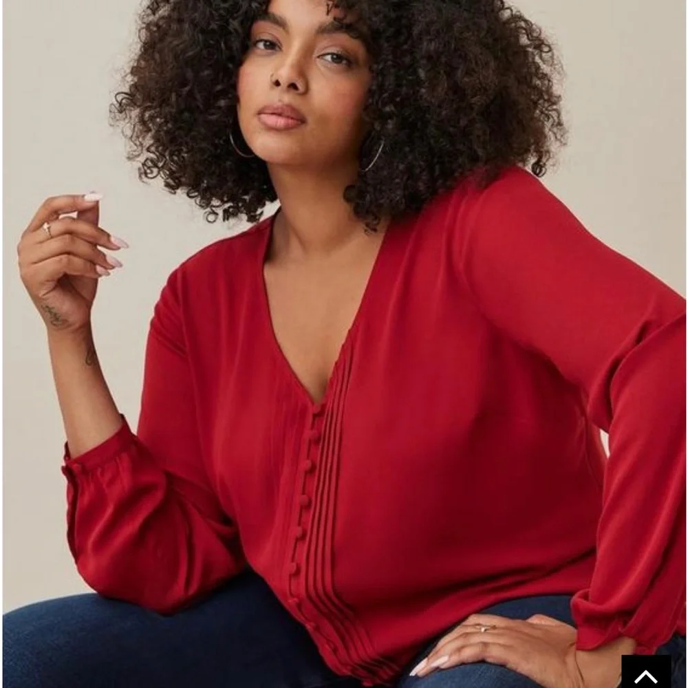 New Torrid 1X Plus Georgette Red Pintuck Button Front Blouse 18305011 - Picture 1 of 9